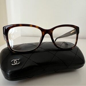 CHANEL prescription glasses
Only worn a few times 
Box case authenticity…